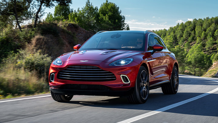 Aston Martin DBX, Driving
