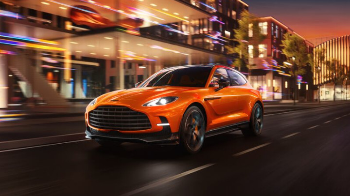 Aston Martin DBX707 Dynamic Driving