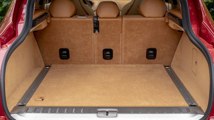 Aston Martin DBX Boot