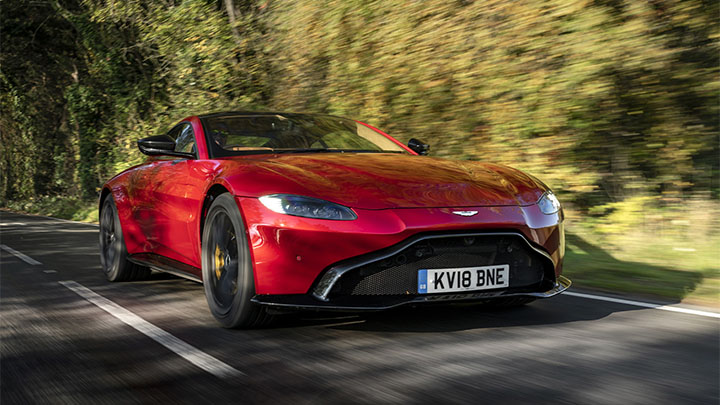 Aston Martin Vantage, driving