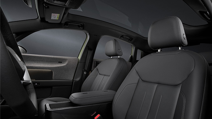 Audi A2 e-tron interior seats