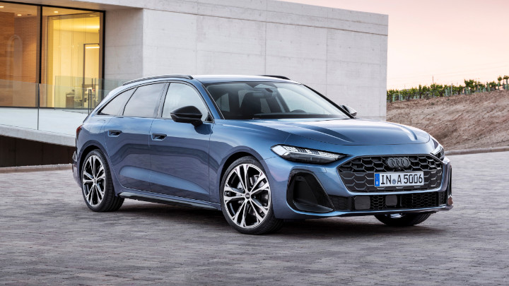 Audi A5 Avant Front Angle in Blue