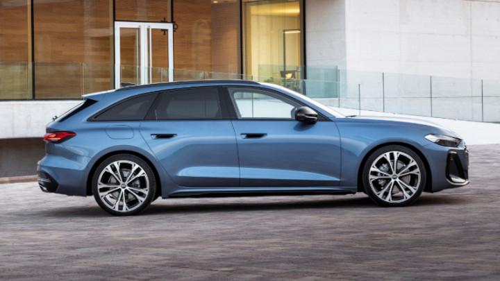 Audi A5 Avant Side Angle in Blue