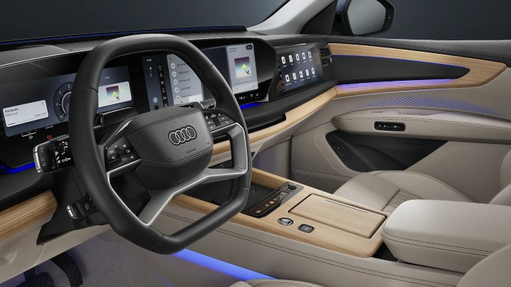 Audi Q7 interior with digital cockpit, touchscreen displays and premium materials