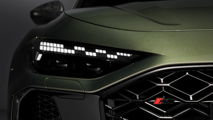 Audi RS 5 Green front close up headlight