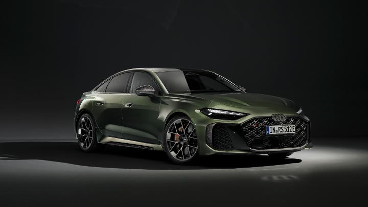 Audi RS 5 Green static studio front right