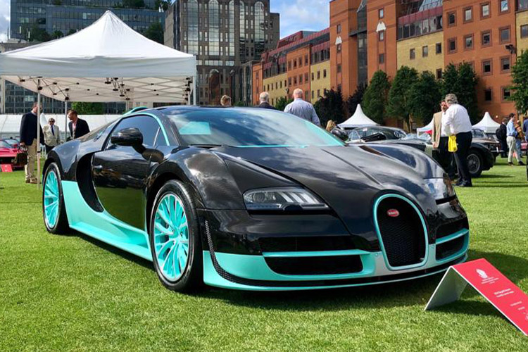 Bugatti Veyron in Black-M at London Concours 2019.