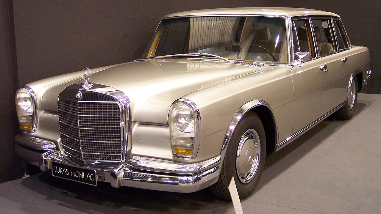 Silver Mercedes-Benz 600 LWB