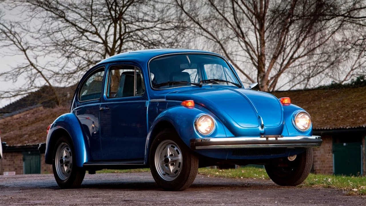 Blue Volkswagen Beetle, parked
