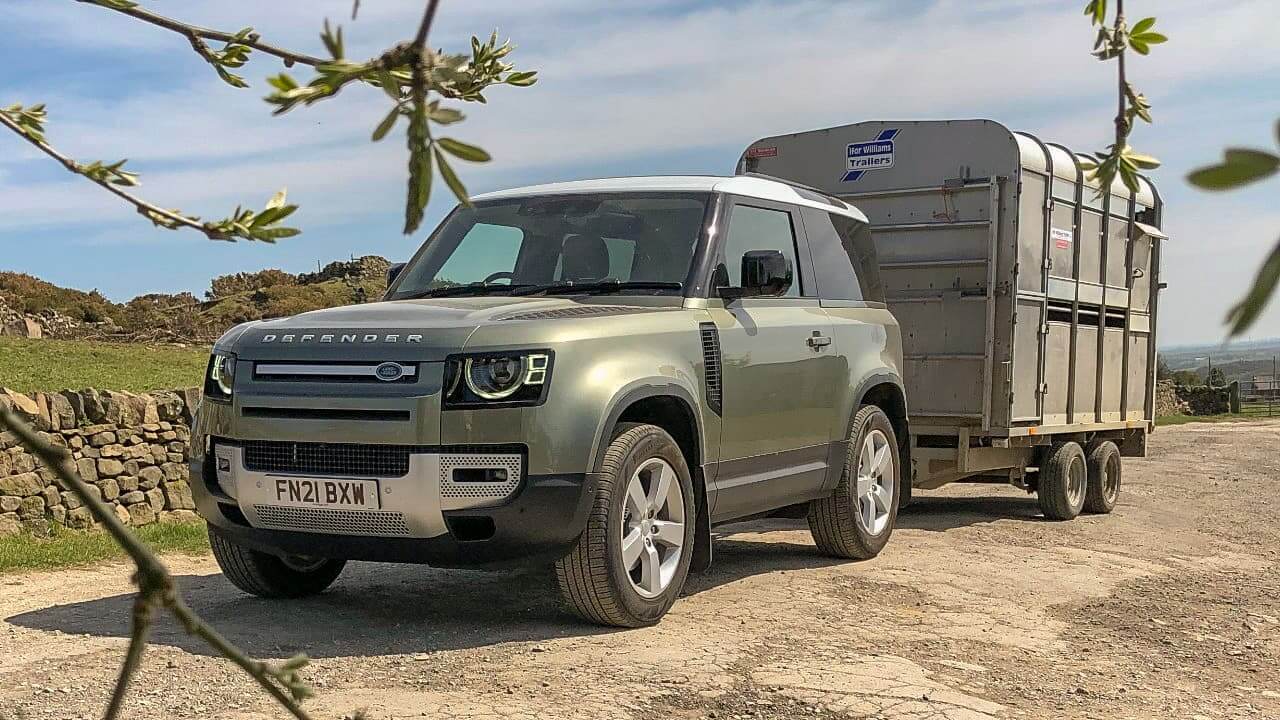 Land Rover Defender 90 Towing