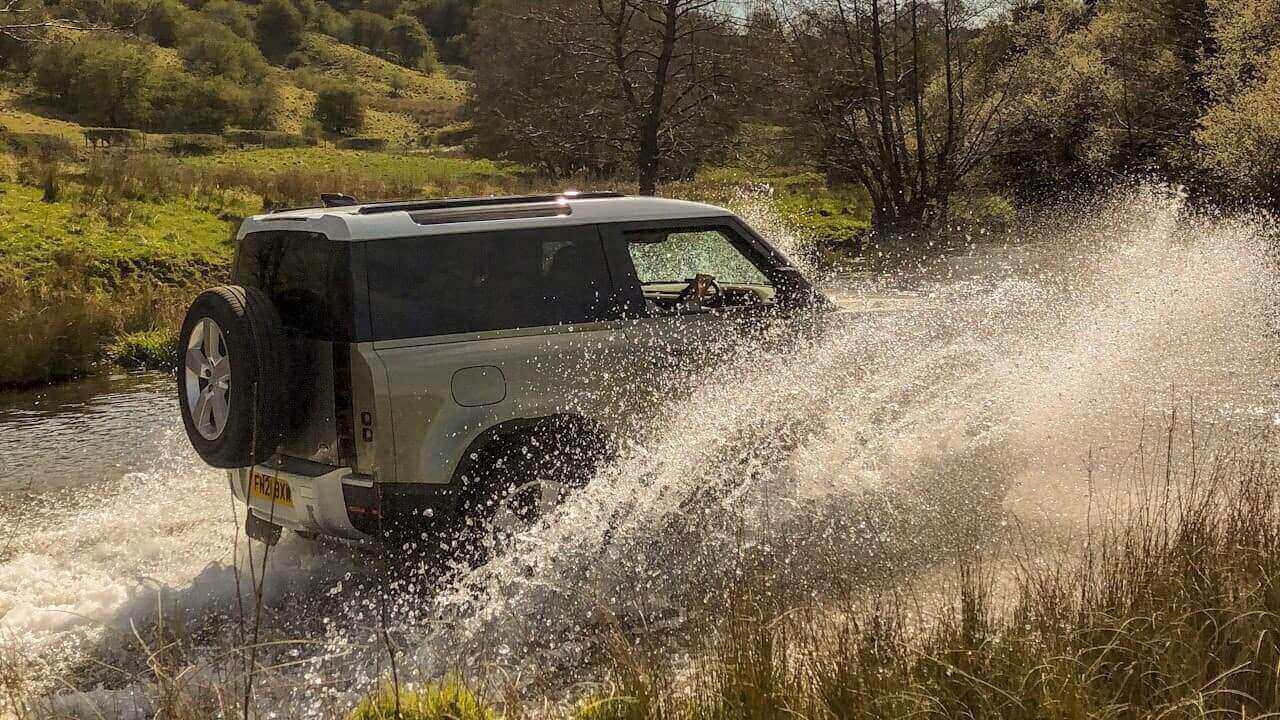 Defender 90 Water Splash