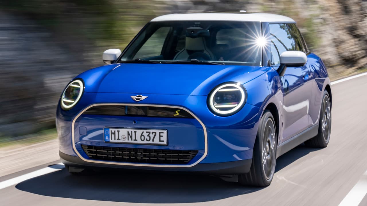 MINI Cooper SE in Blue