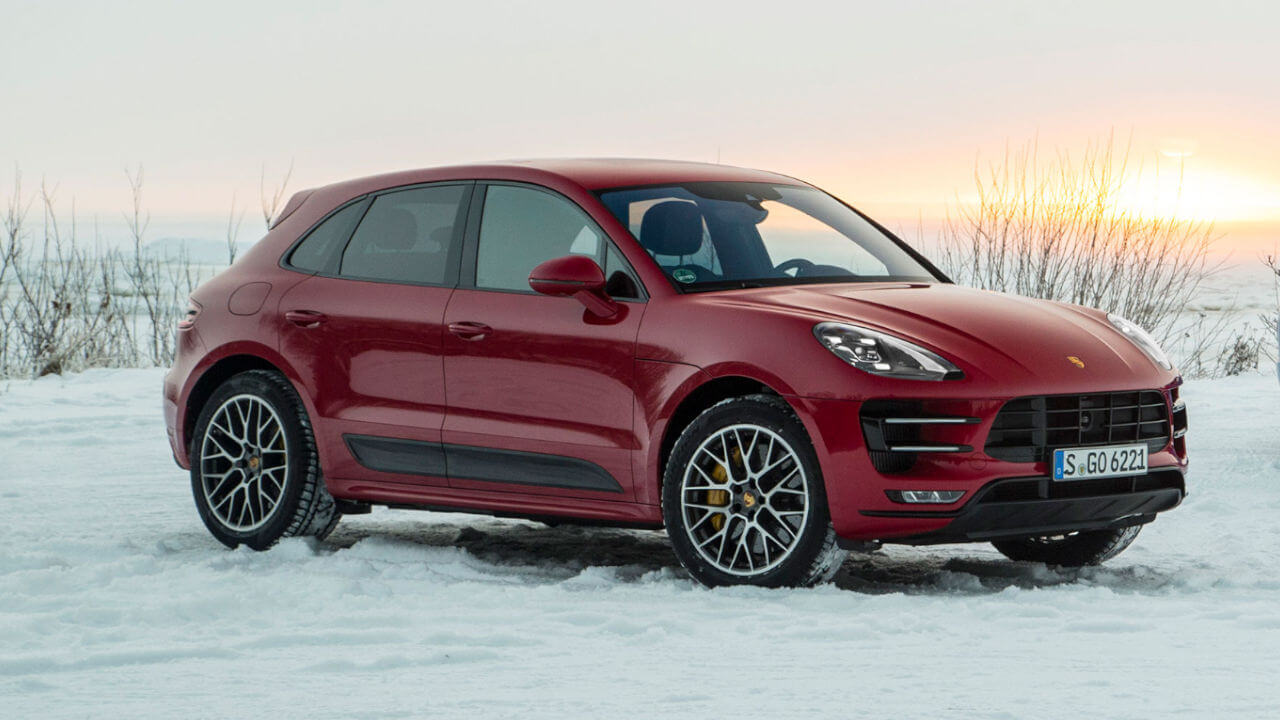 Porsche Macan: Snow