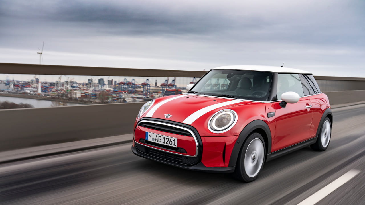 MINI Hatchback Cooper Driving