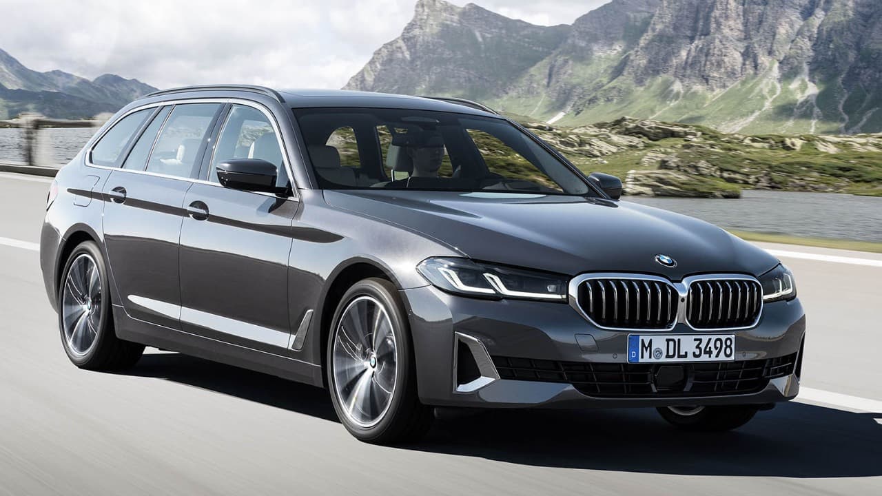 BMW 530i Touring 2020 Front Driving