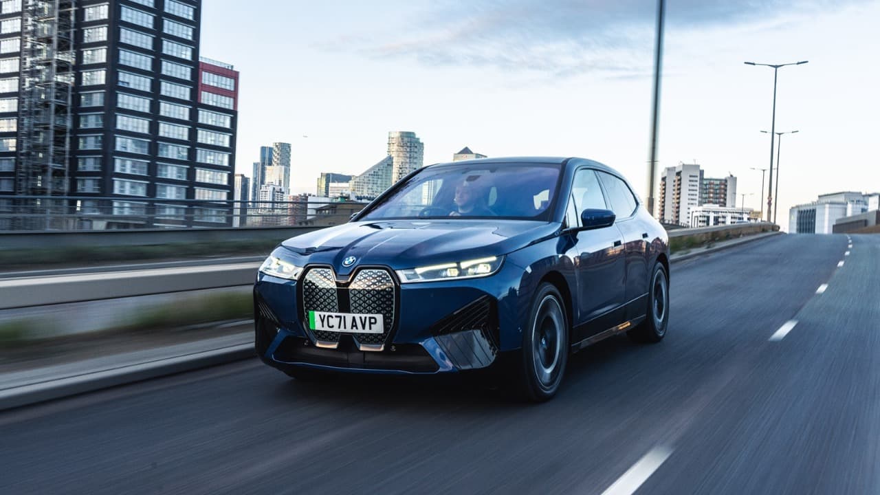 BMW iX 2022 Front Driving