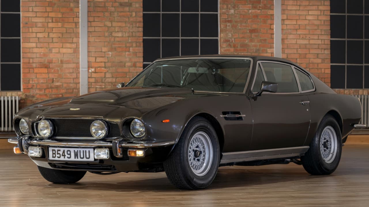 Aston Martin V8