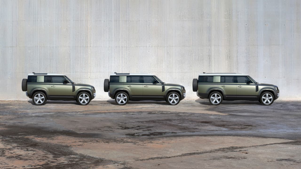 Land Rover Defenders