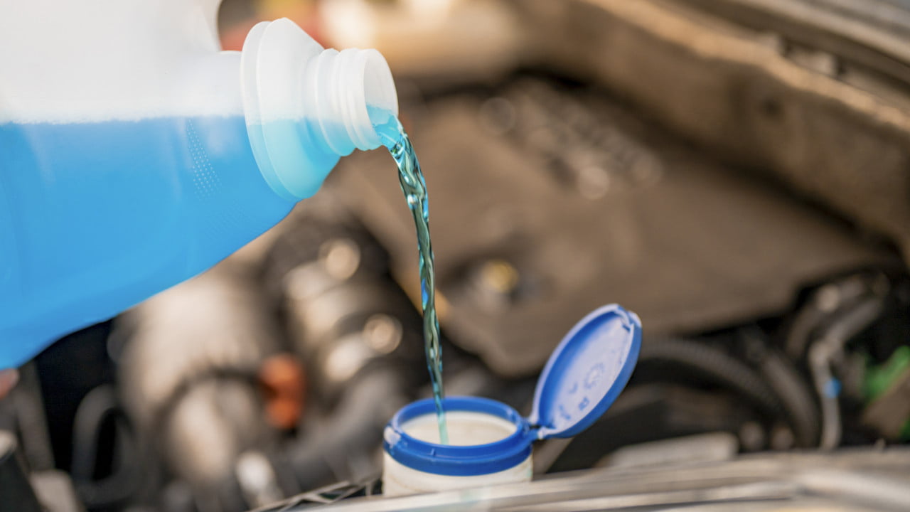 Car Antifreeze Topping Up