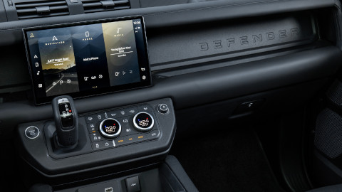 Land Rover Defender V8 Pivi Pro