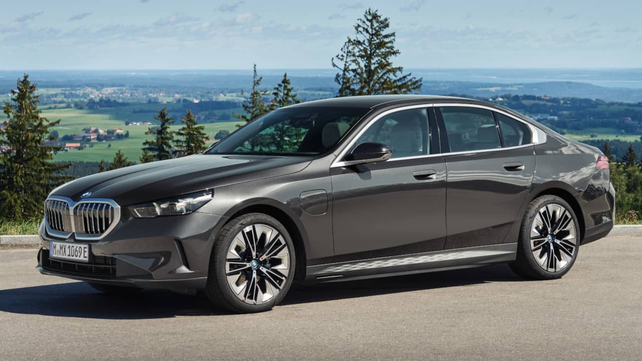 BMW 5 Series Side View