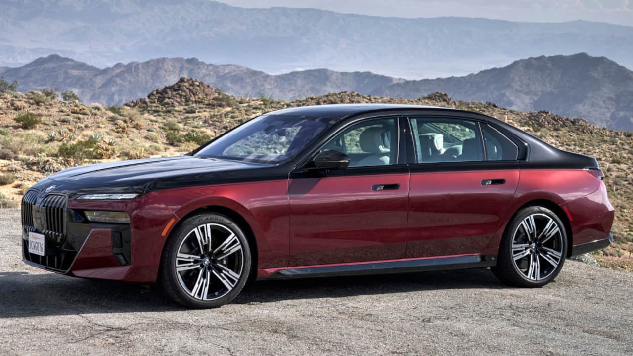 BMW 7 Series Side View