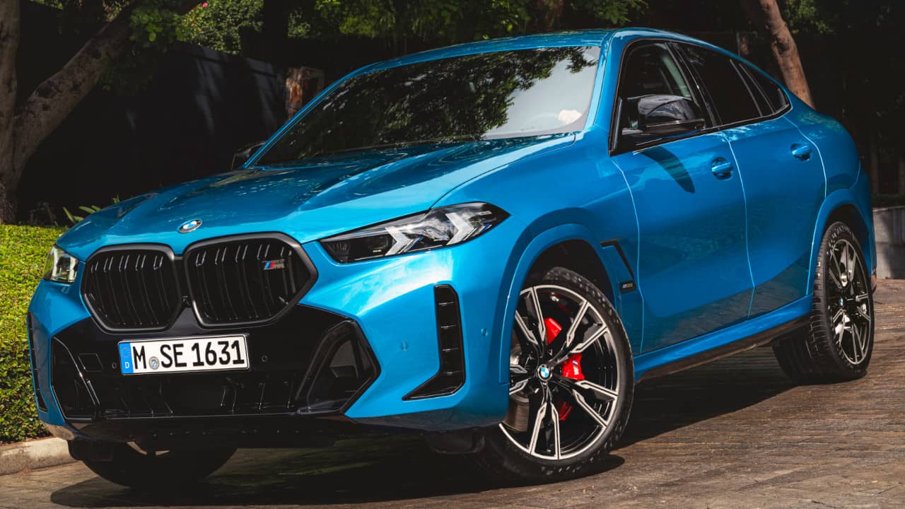 BMW X6 M60i Front Angle
