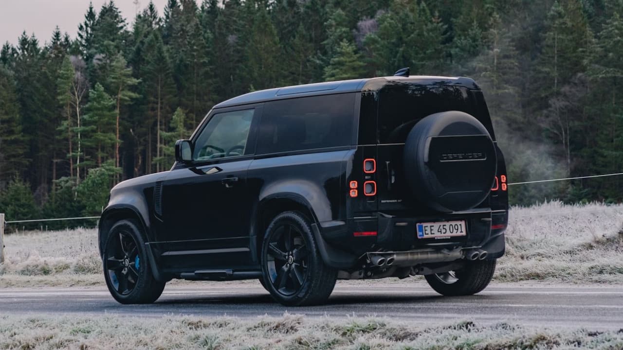 Land Rover 90 V8 in Black