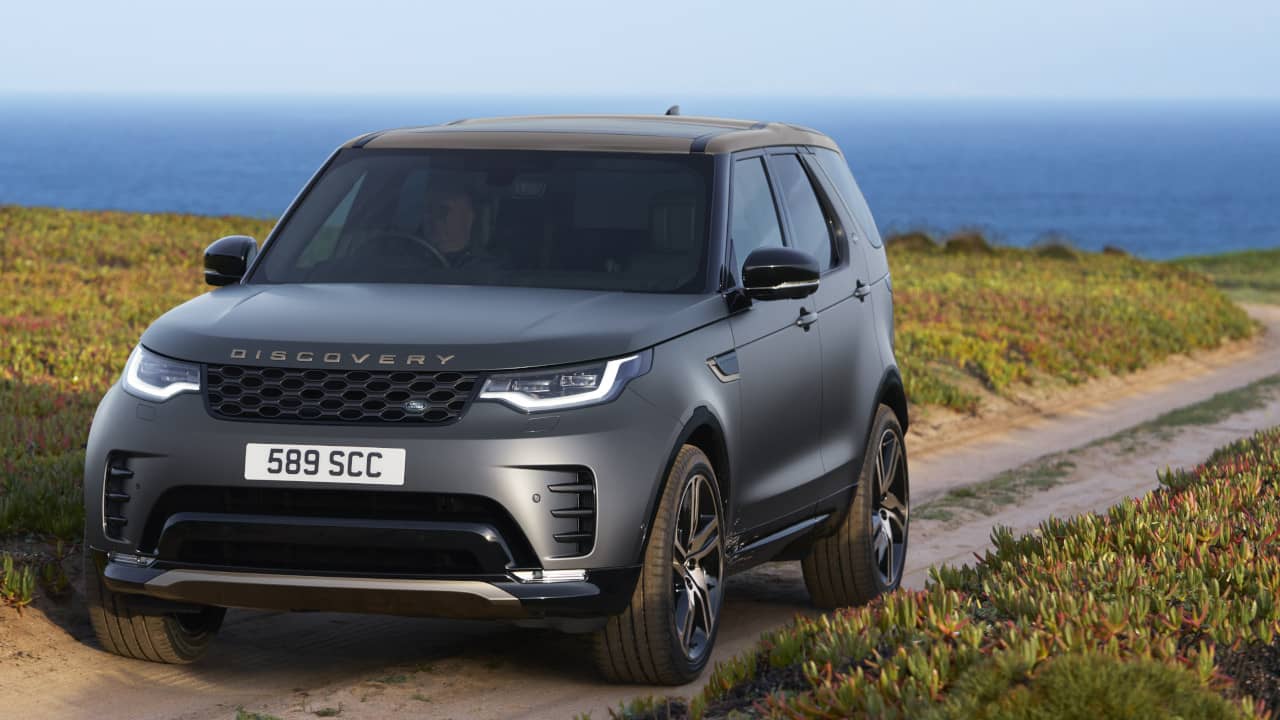 Land Rover Discovery on Tracks