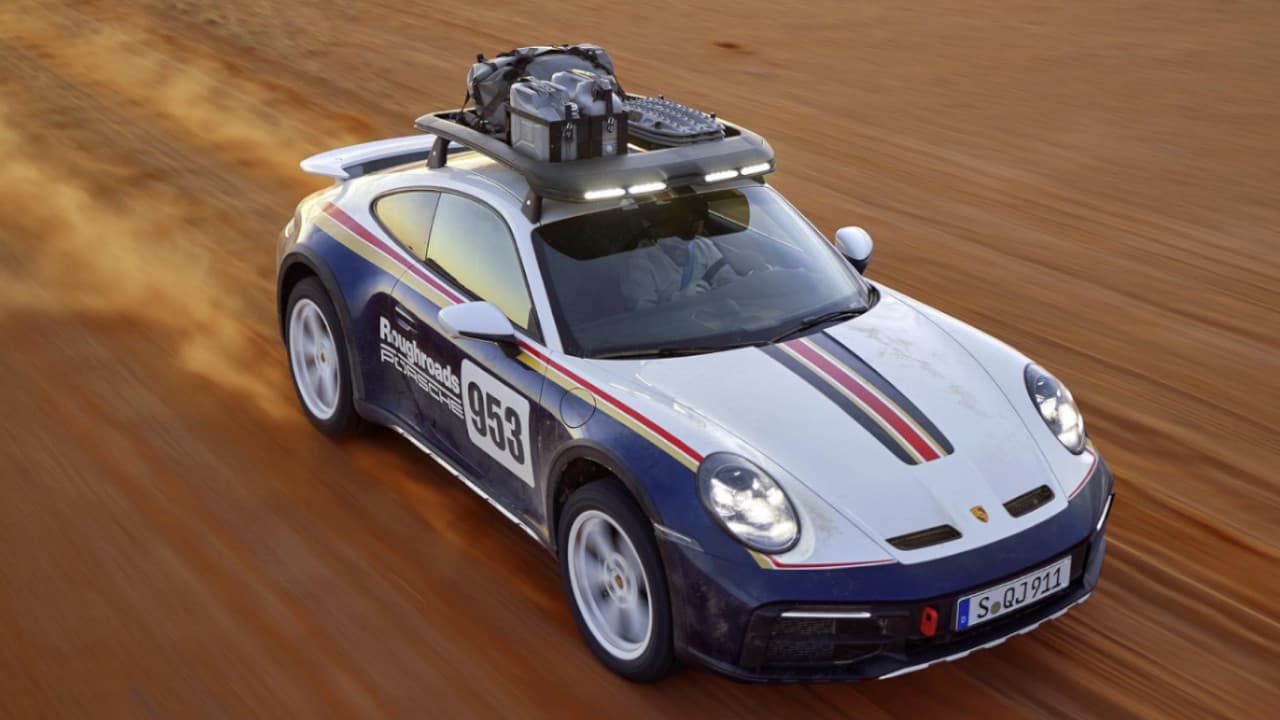 Porsche 911 Dakar on Sand