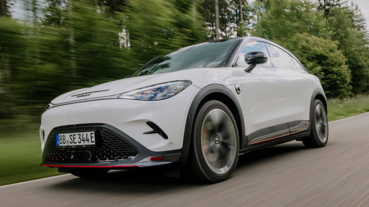 smart #3 in White Driving