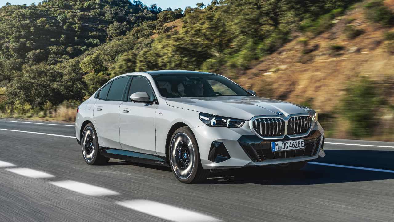 Grey BMW i7 Exterior Front Driving