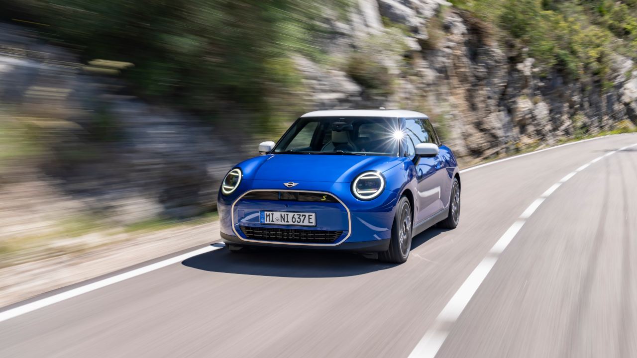 Blue MINI Cooper SE Exterior Front Driving