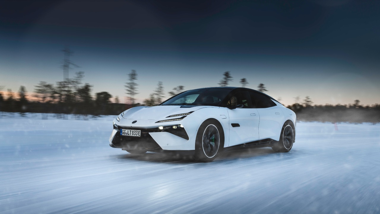 White Lotus Emeya Exterior Front Driving on Snow 