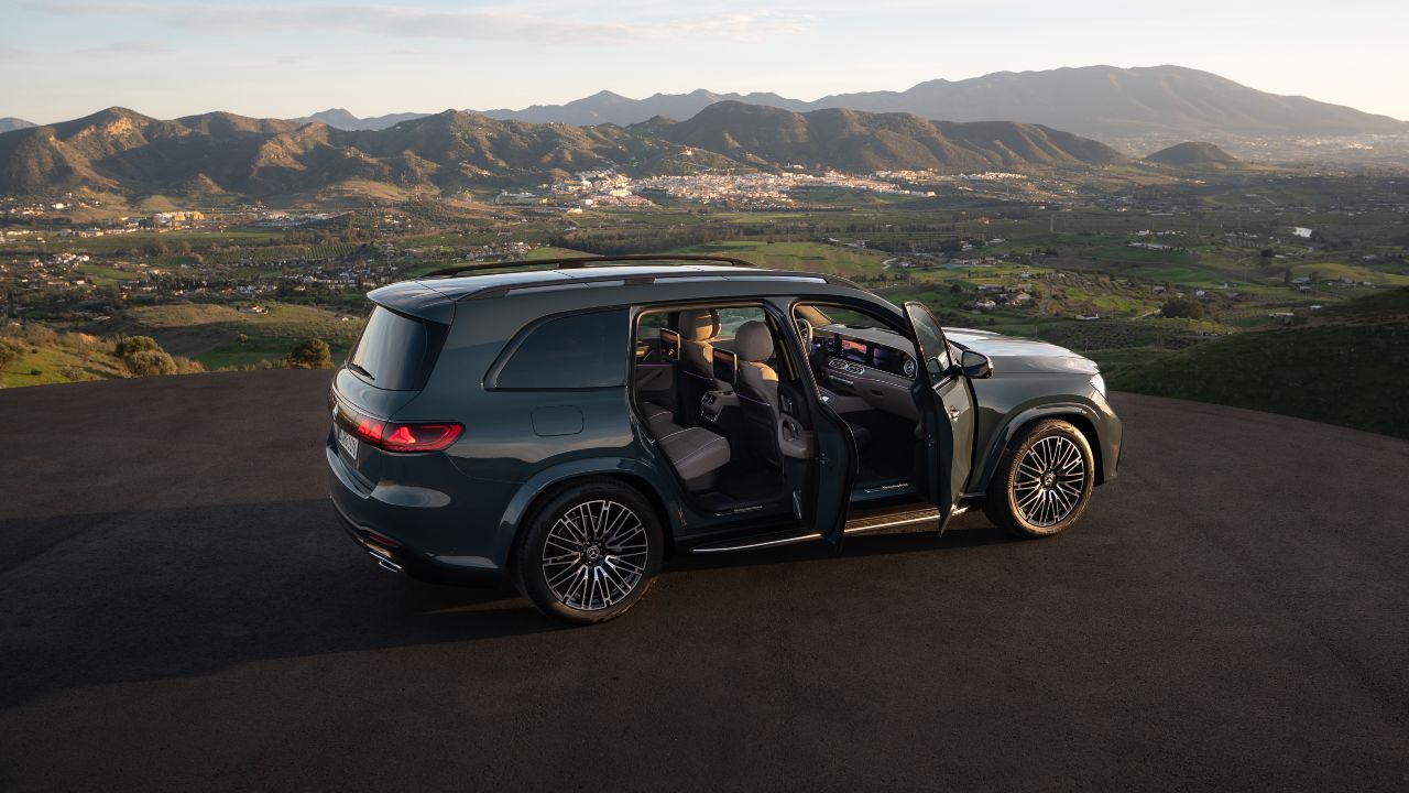 Mercedes-Benz GLS Exterior Side Doors Open