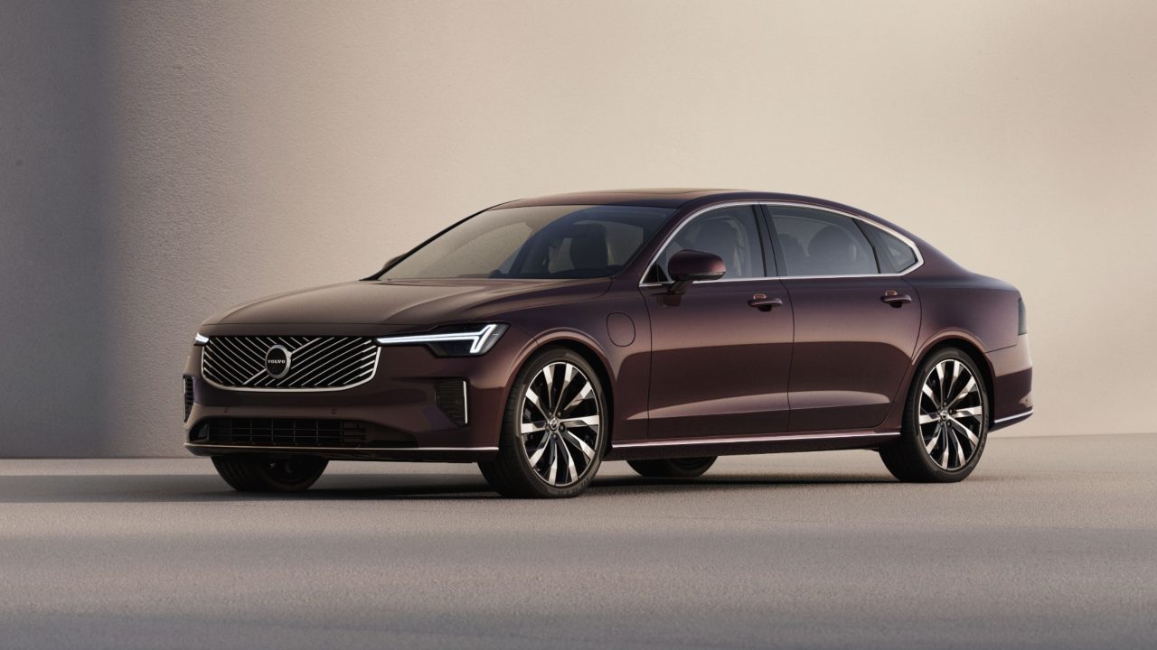 Volvo S90 saloon in dark metallic paint studio image