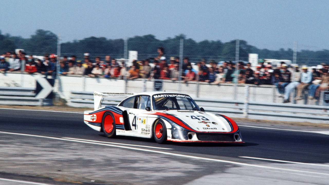 Porsche 935 ‘Moby Dick’ racing on track with distinctive long-tail bodywork