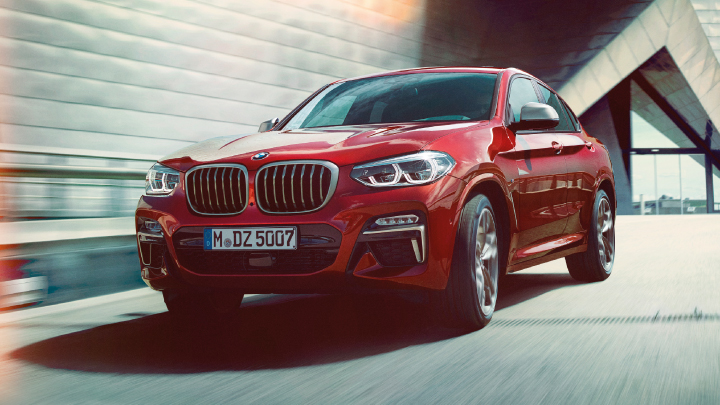 BMW X4 in red.