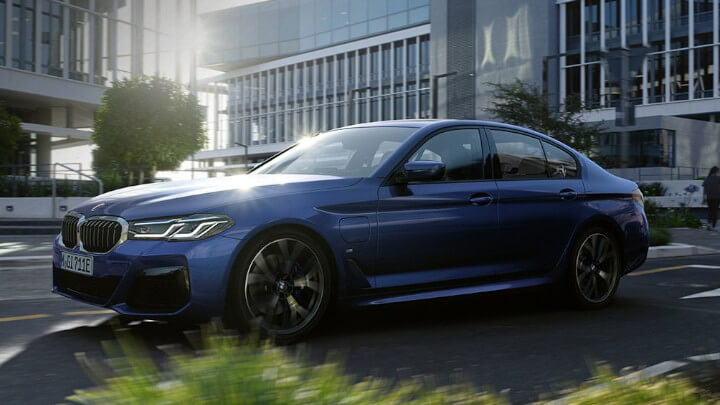 BMW 5 Series Saloon PHEV Driving