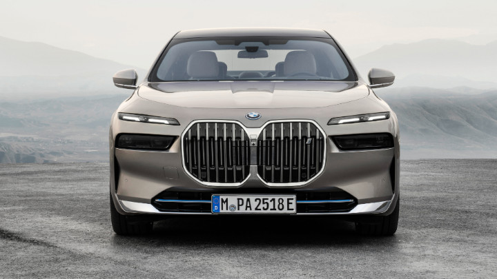 BMW i7 Front