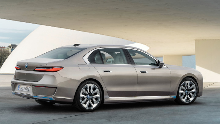 BMW i7 Rear
