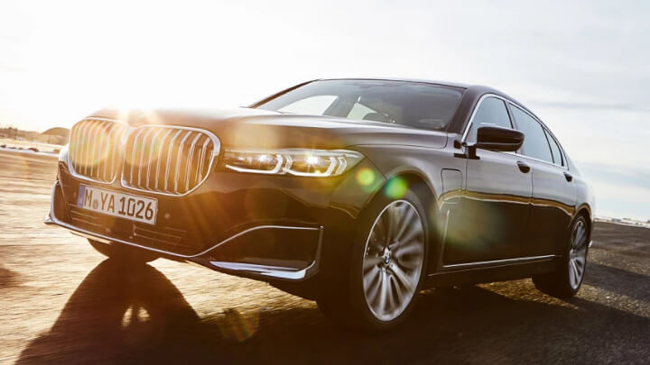BMW 7 Series Plug-in Hybrid Driving