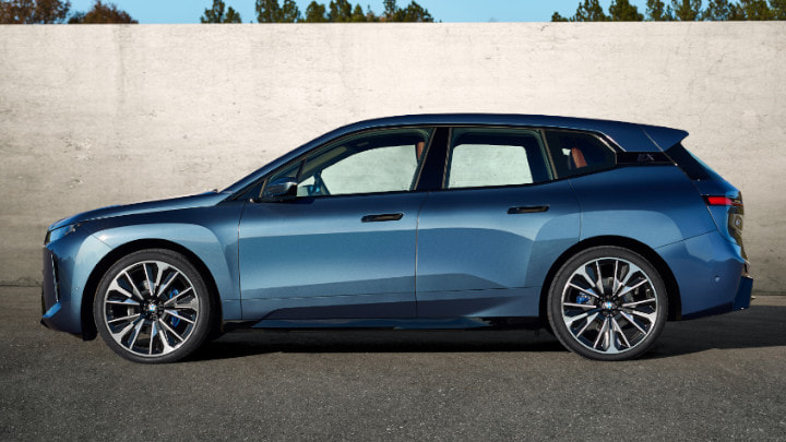BMW iX Static Side Angle in Blue
