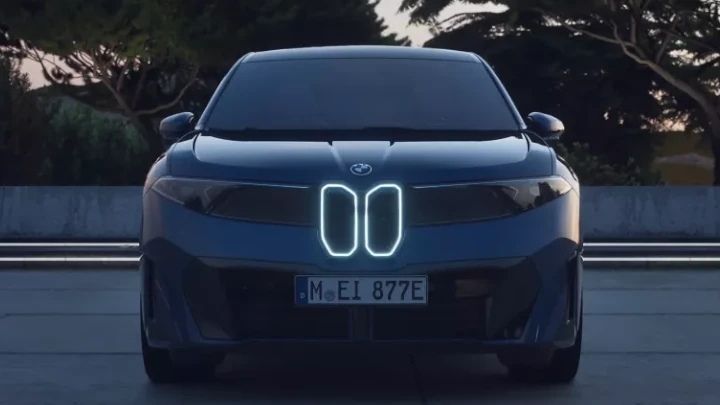 BMW iX3 Front Illuminated