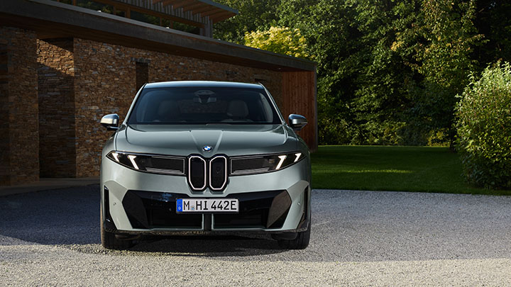 BMW iX4 front static straight