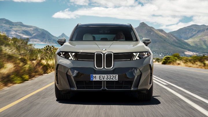 BMW iX5 front straight 