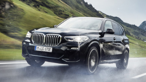 BMW X3 Plug-in Hybrid Driving