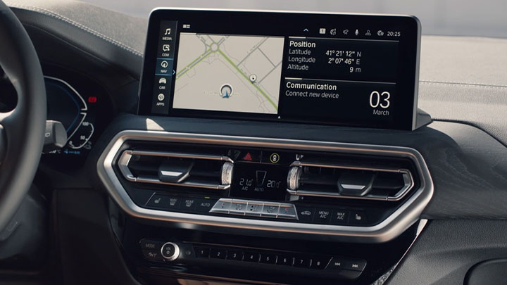 BMW X3, 12-inch infotainment display
