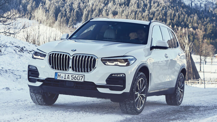 BMW X5 Plug-in Hybrid Driving in the Snow
