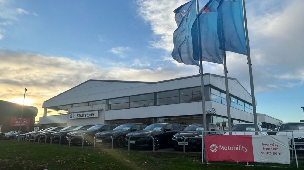 Outside of Stratstone BMW Maidstone retailer